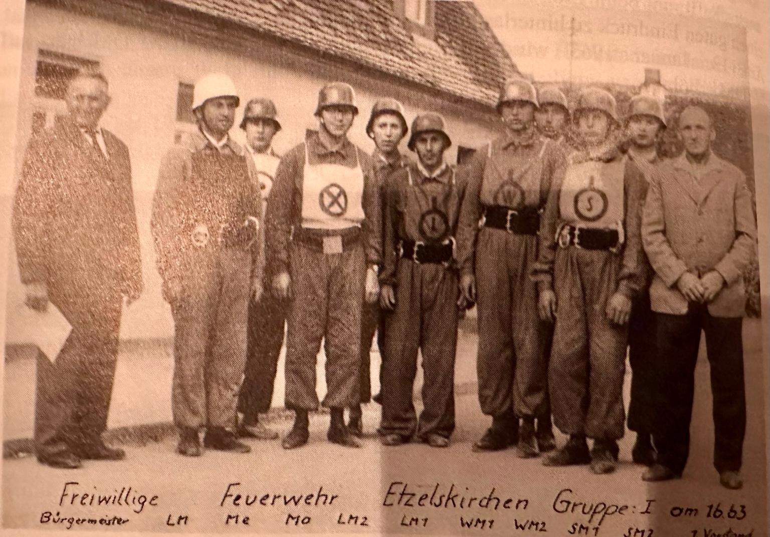 Historisches Gruppenbild Feuerwehr Etzelskirchen